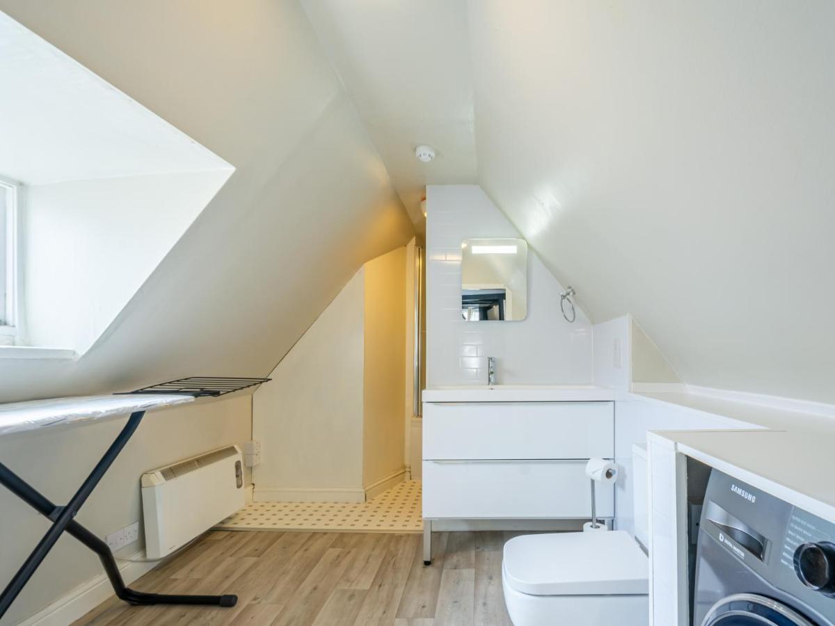 Pass The Keys Renovated Apartment In The Centre Of Canterbury Bagian luar foto