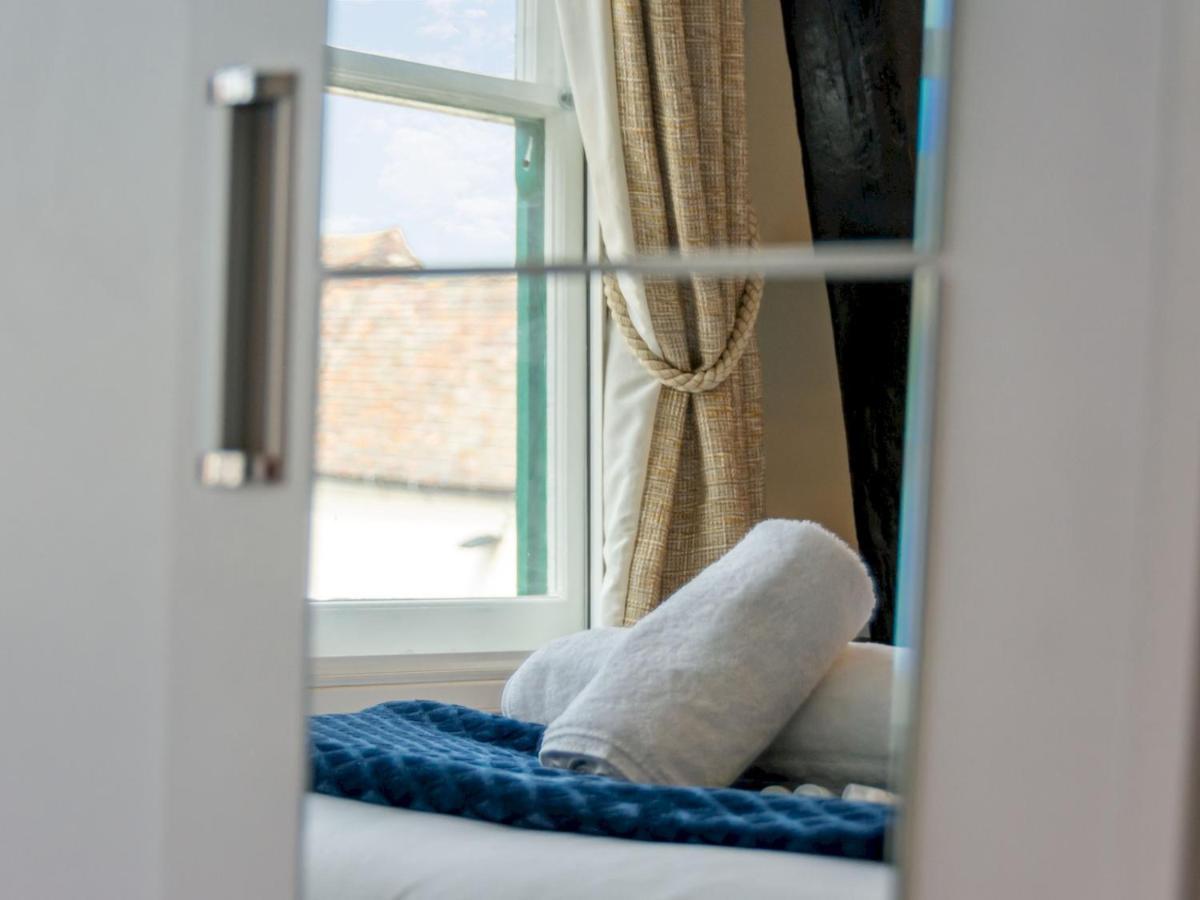 Pass The Keys Renovated Apartment In The Centre Of Canterbury Bagian luar foto