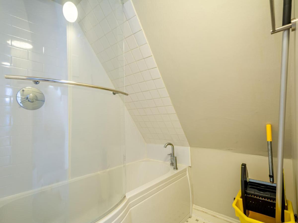 Pass The Keys Renovated Apartment In The Centre Of Canterbury Bagian luar foto